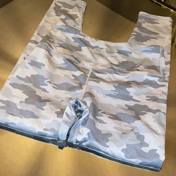 Kyodan High-Rise Gray Camouflage Leggings - Picture 3 of 4